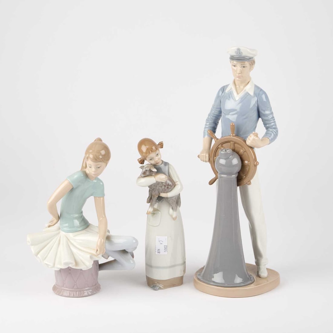 THREE LLADRO FIGURES (1 of 1)