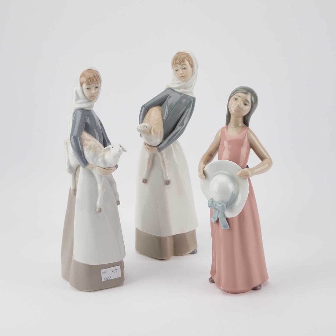 THREE LLADRO FIGURES (1 of 1)