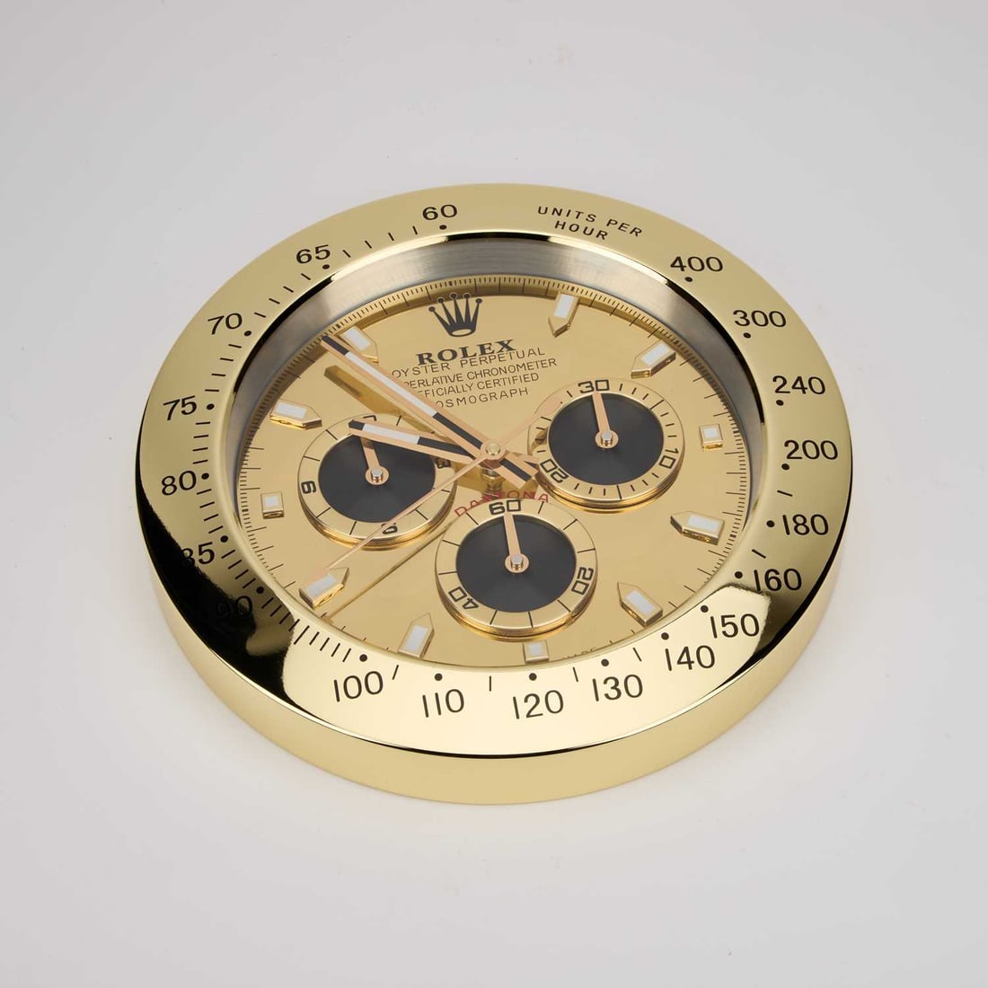 AN ADVERTISING WALL CLOCK, SIGNED ROLEX OYSTER PERPETUAL DAYTONA: AN ADVERTISING WALL CLOCK, SIGNED ROLEX OYSTER PERPETUAL DAYTONA quartz movement, new in box. 34cm diameter