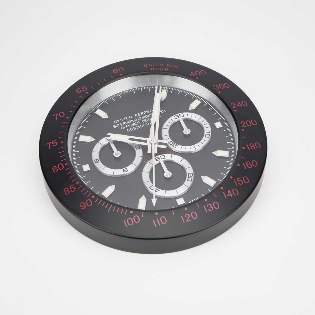 AN ADVERTISING WALL CLOCK, SIGNED OYSTER PERPETUAL COSMOGRAPH DAYTONA (1 of 1)