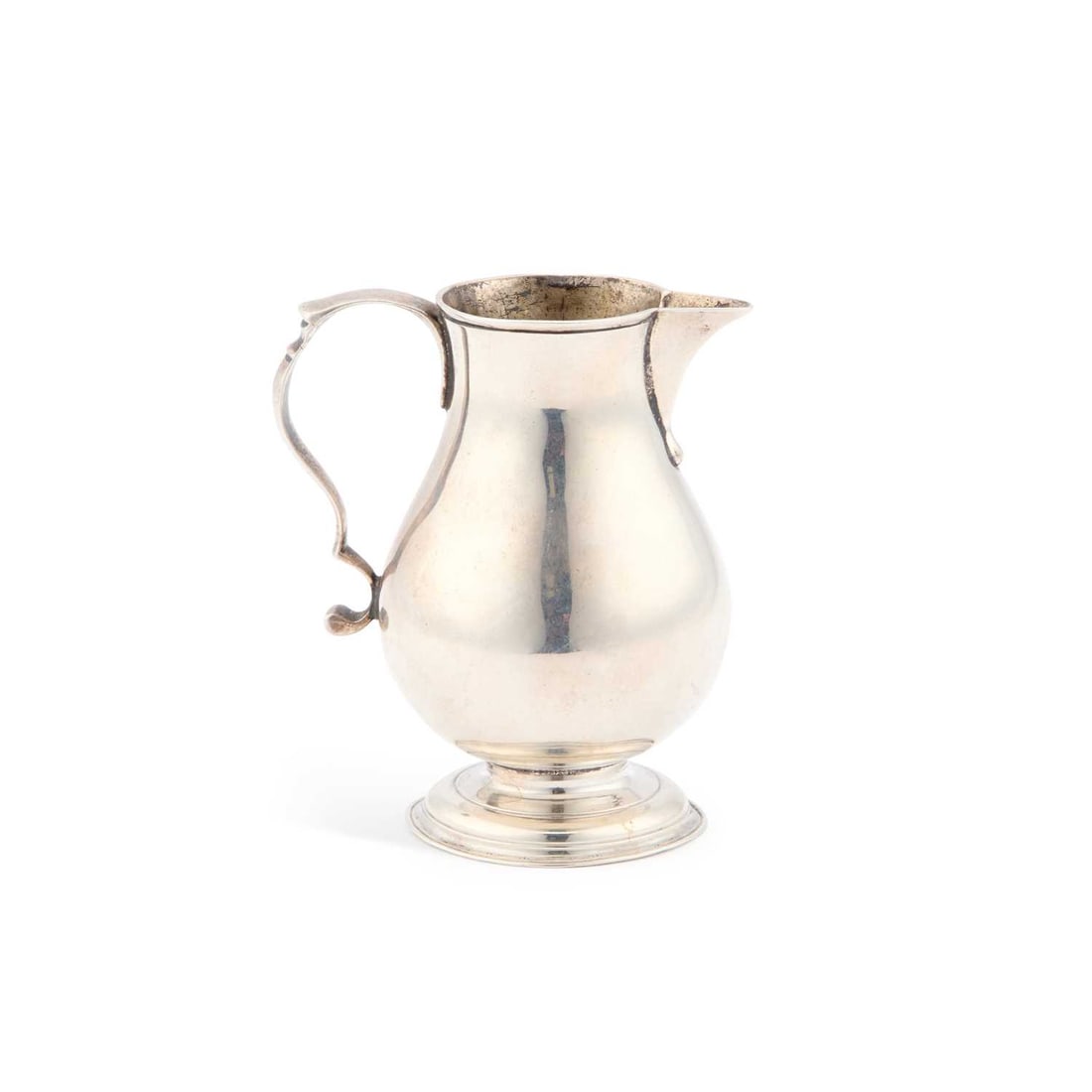 A GEORGE II SILVER CREAM JUG (1 of 3)