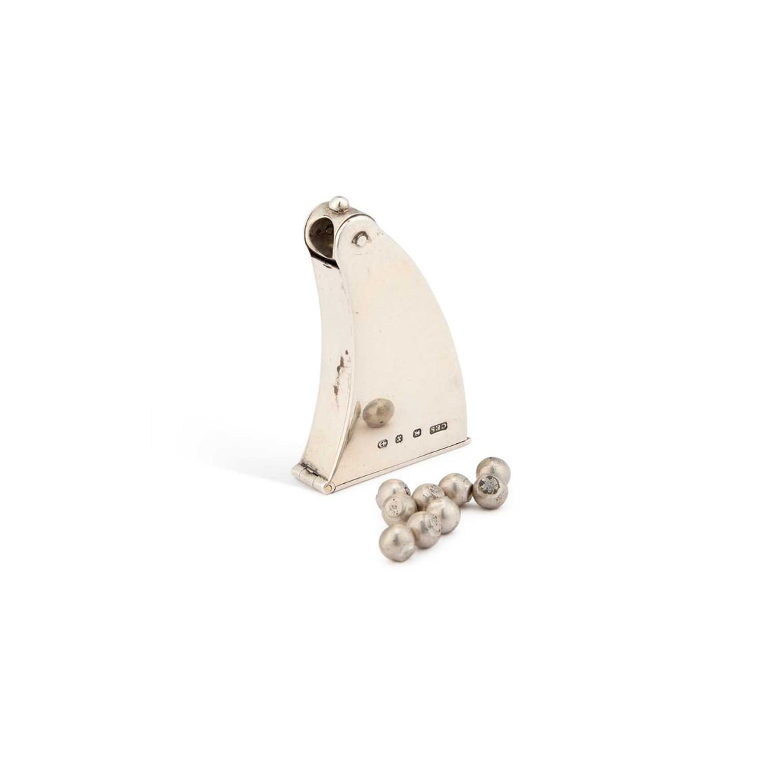 A LATE VICTORIAN SILVER BUTT MARKER (1 of 3)