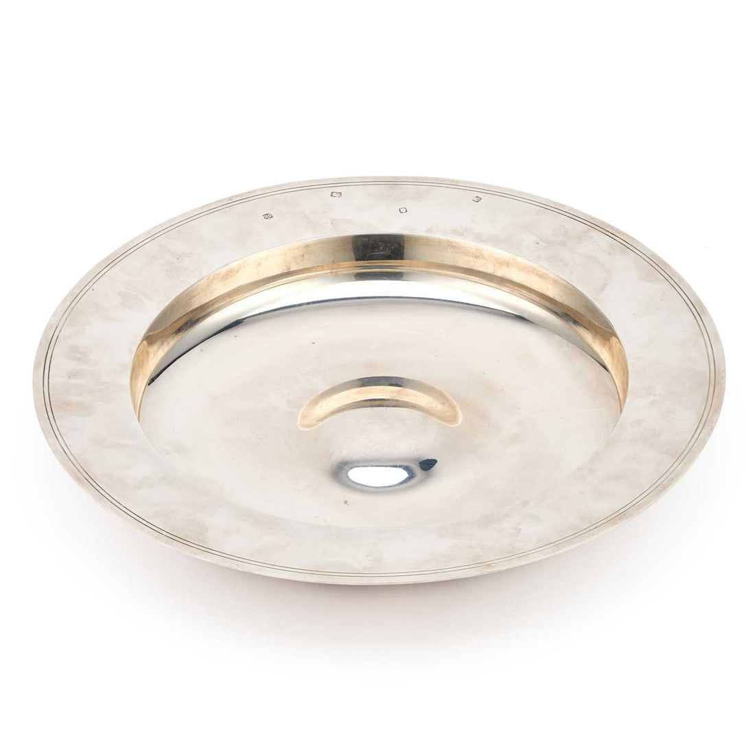A LARGE ELIZABETH II SILVER 16-INCH ARMADA DISH: A LARGE ELIZABETH II SILVER 16-INCH ARMADA DISH by Richard Comyns, London 1988, of typical form. 41cm diameter, 65 troy ounces