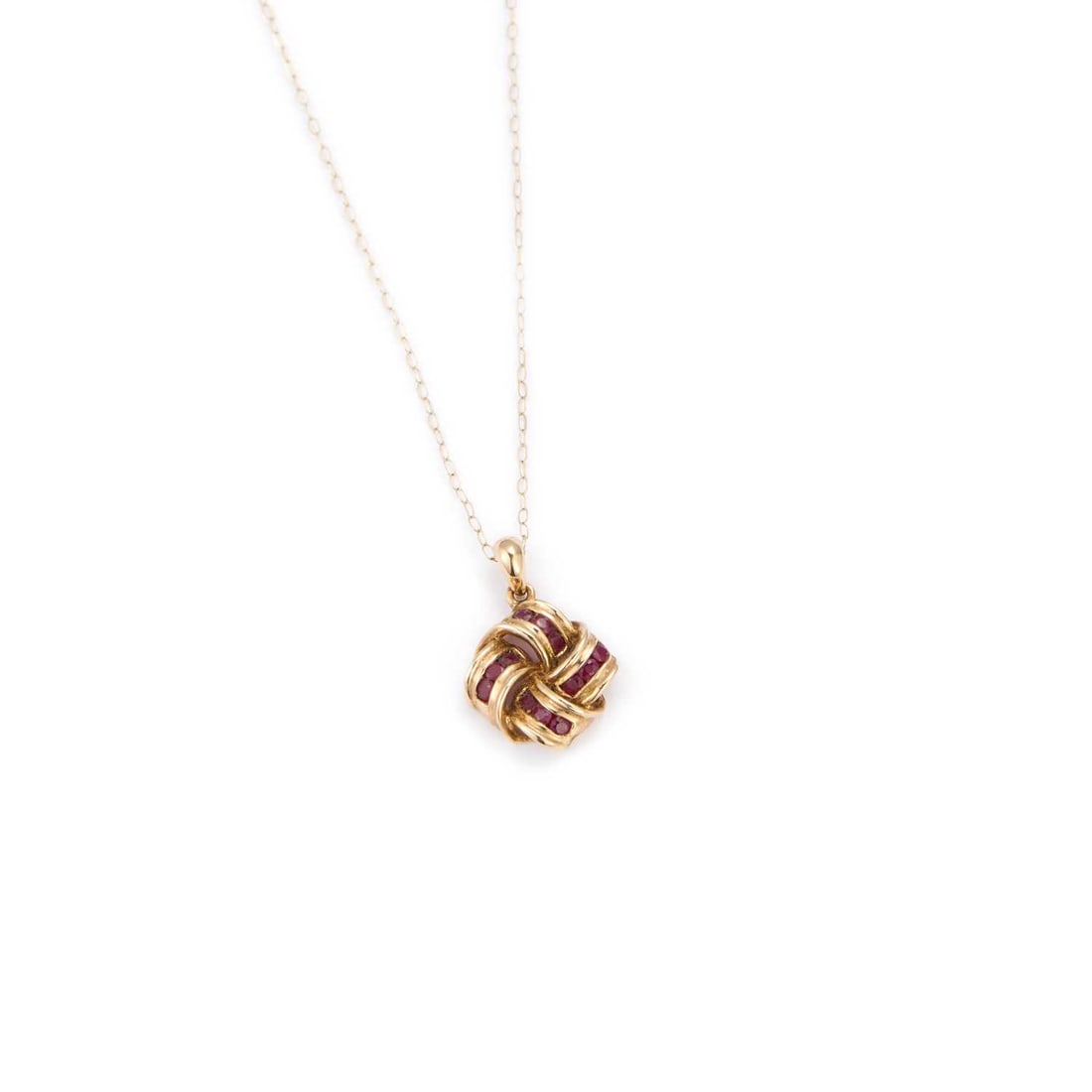 A 9 CARAT GOLD RUBY PENDANT ON CHAIN (1 of 1)