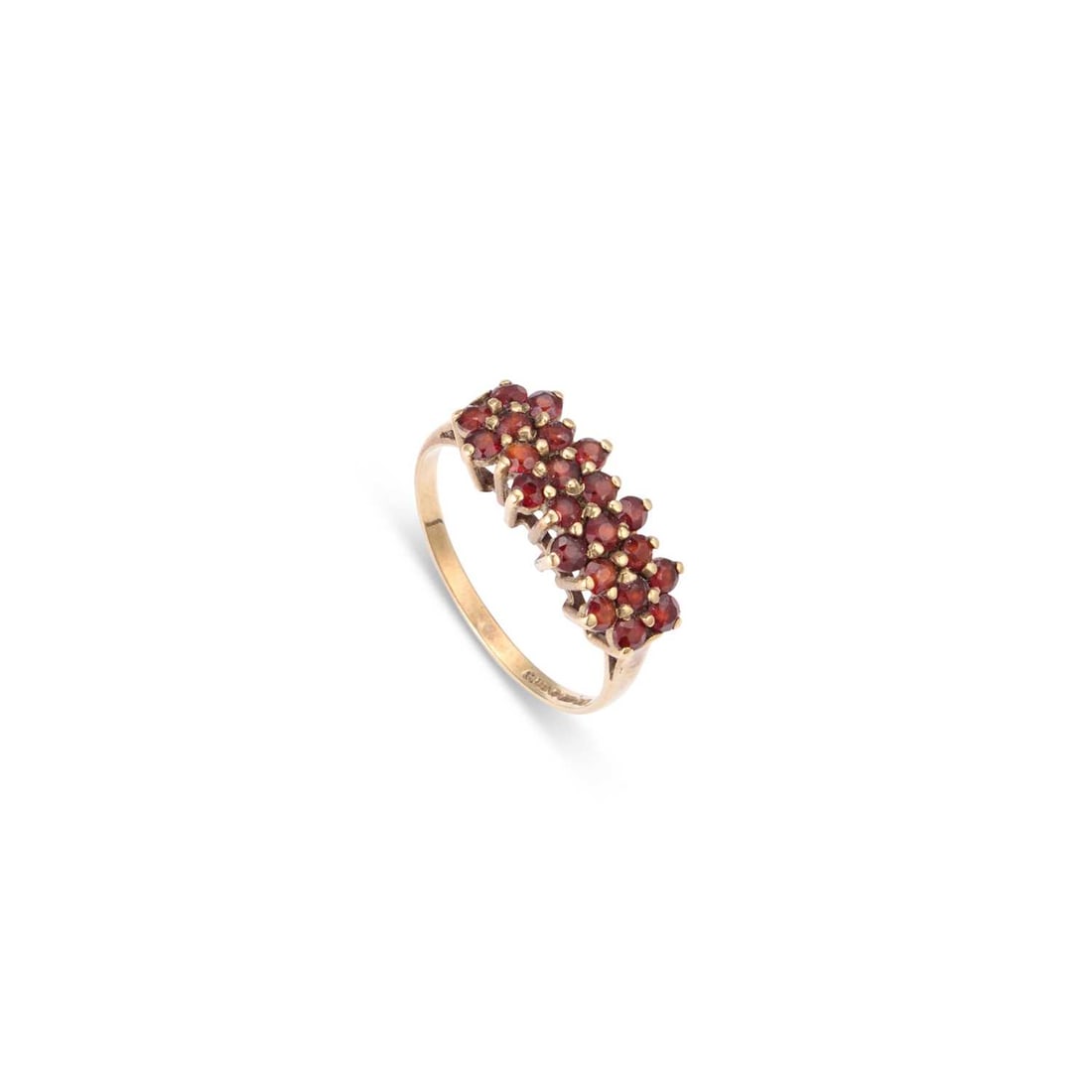 A 9 CARAT GOLD GARNET CLUSTER HALF HOOP RING: A 9 CARAT GOLD GARNET CLUSTER HALF HOOP RING round-cut garnets in claw settings, hallmarked London 1983. Ring size Q, 2.1 grams Good condition