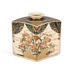 A LARGE JAPANESE IMPERIAL SATSUMA VASE MEIJI PERIOD (1868-1912), SIGNED (1 of 3)