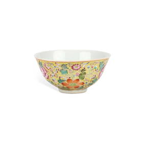 A CHINESE FAMILLE ROSE YELLOW-GROUND PORCELAIN CUP LATE 19TH/ EARLY 20TH CENTURY (1 of 1)