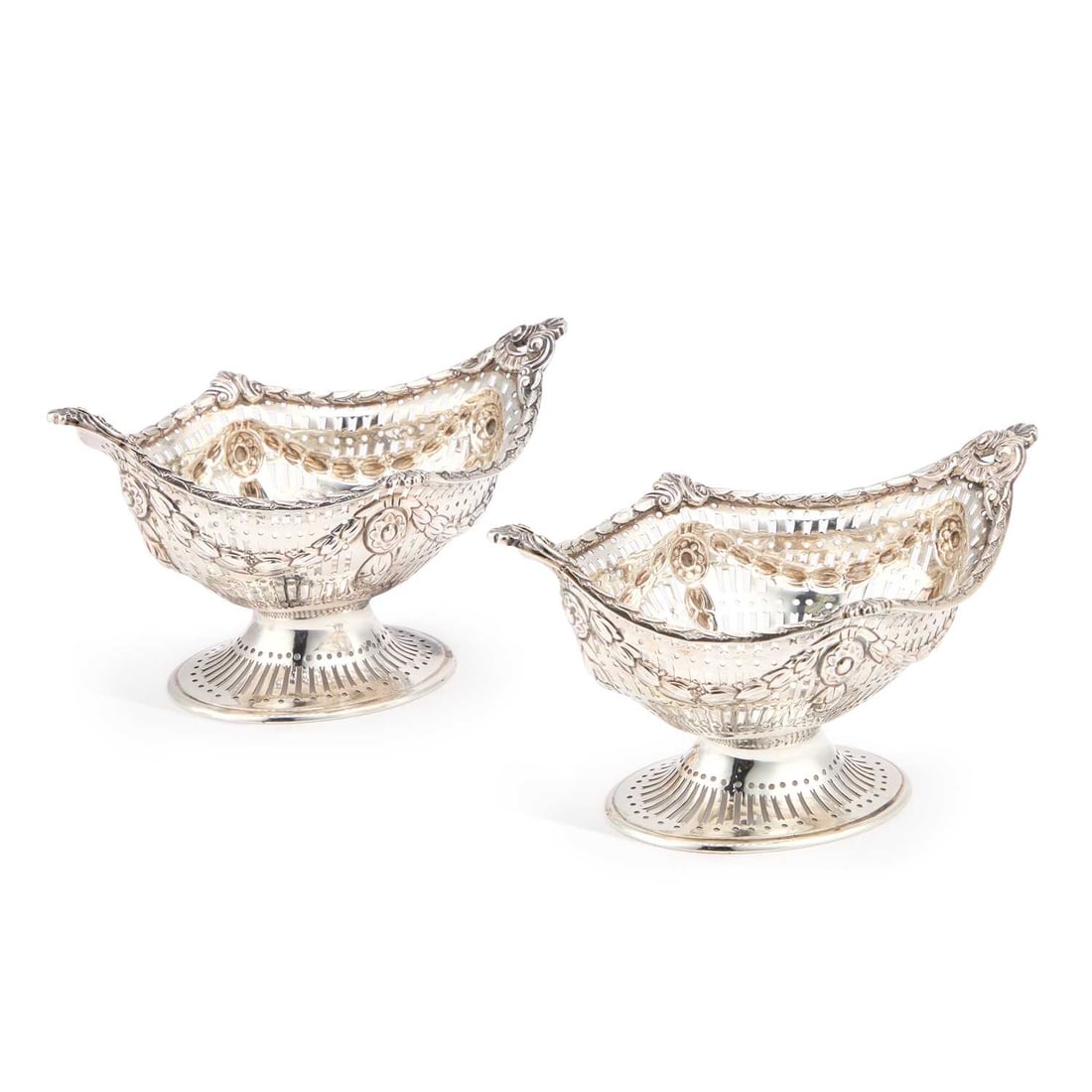 A PAIR OF EDWARDIAN SILVER TABLE BASKETS (1 of 1)
