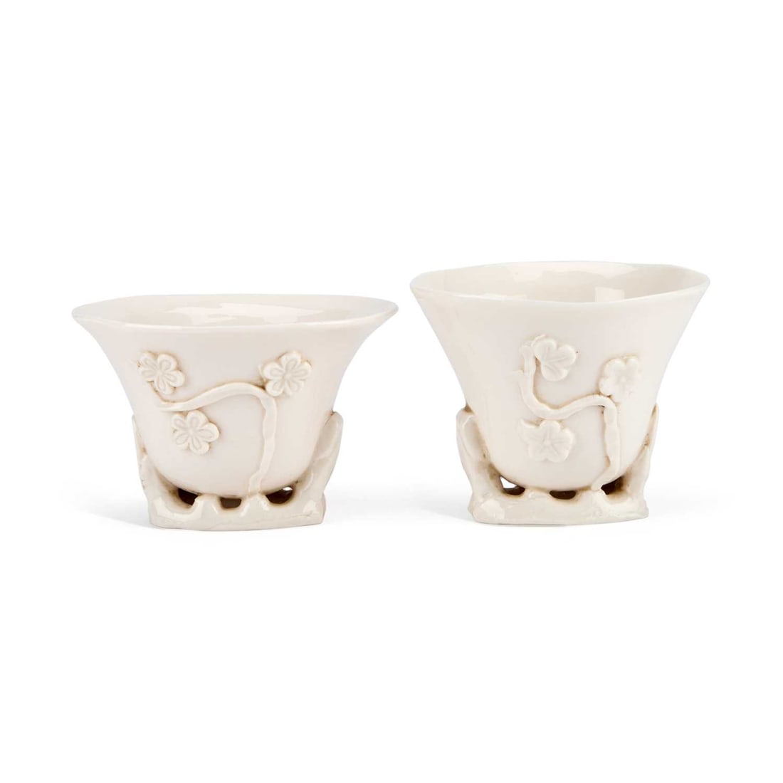 TWO CHINESE BLANC-DE-CHINE LIBATION CUPS 19TH CENTURY (1 of 4)