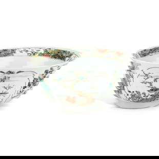 A CHINESE FAMILLE VERTE PORCELAIN BOWL: A CHINESE FAMILLE VERTE PORCELAIN BOWL of flared circular form, painted with figures and birds, bears an underglaze blue six-character mark in double circles. 20cm diameter  No chips, cracks or restor