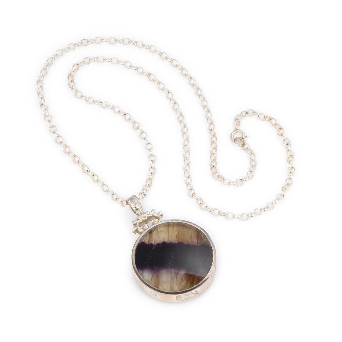 DAVID SCOTT WALKER, A BLUE JOHN SILVER PENDANT ON CHAIN: DAVID SCOTT WALKER, A BLUE JOHN SILVER PENDANT ON CHAIN circular with a fancy bail, oversized Queen Elizabeth silver jubilee 1977 hallmark. Pendant 5.5cm long, 53.9 grams Good condition