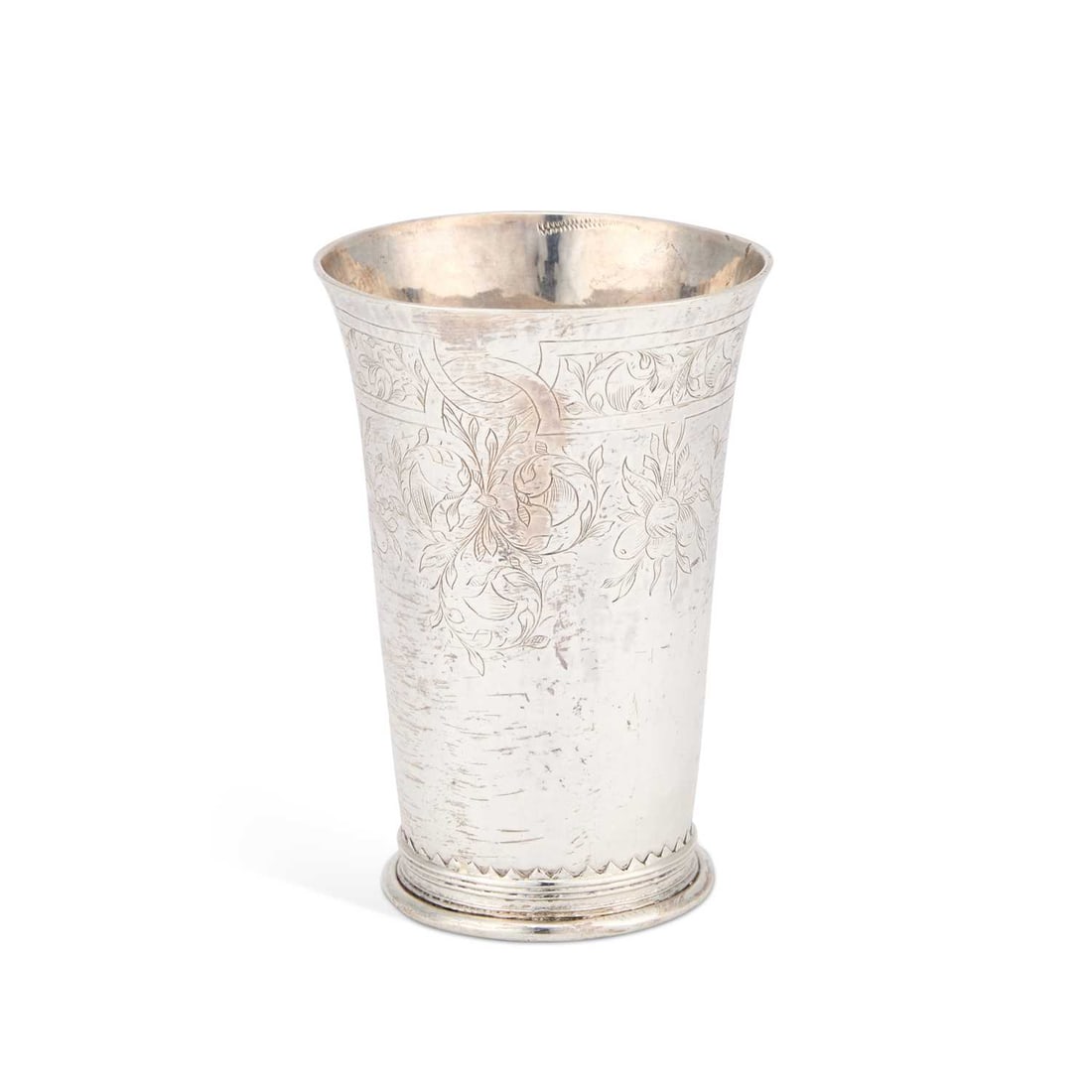A 17TH CENTURY DUTCH SILVER BEAKER (1 of 2)