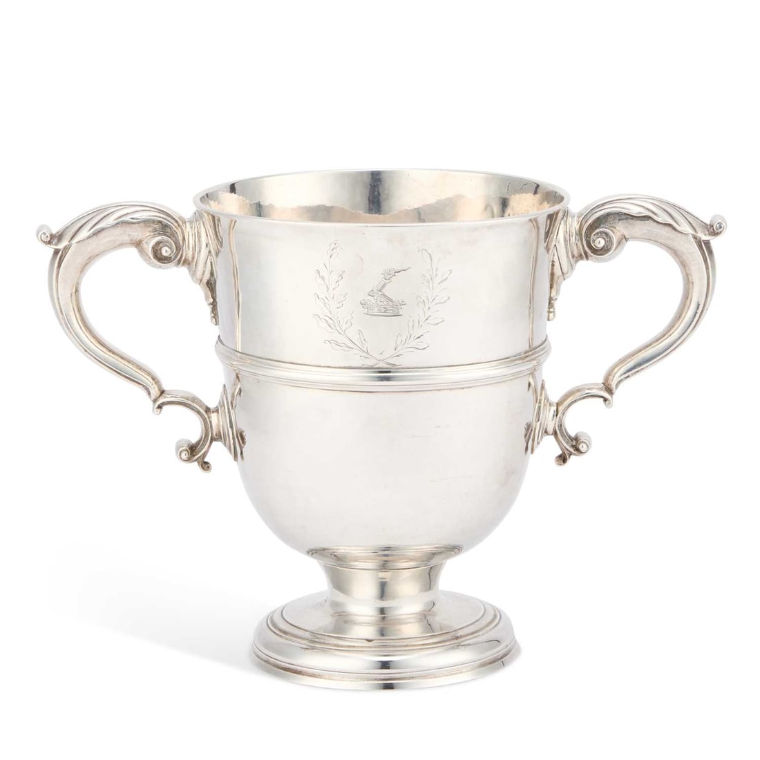 A MID-18TH CENTURY IRISH SILVER TWO-HANDLED CUP (1 of 2)