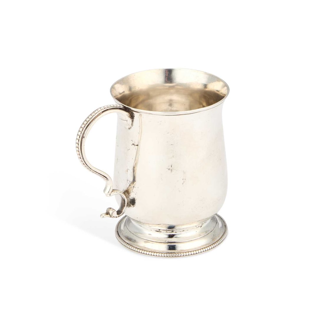 A GEORGE III SILVER MUG (1 of 2)