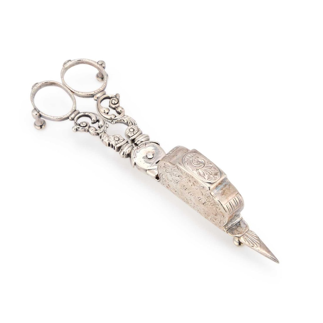 A PAIR OF GEORGE III SILVER CANDLE SNUFFERS (1 of 2)