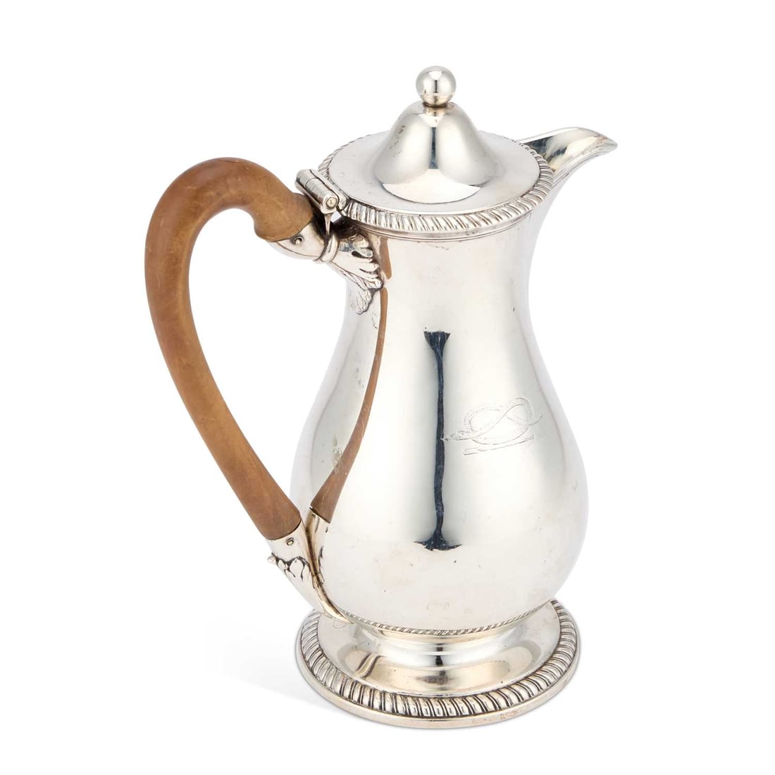 A GEORGE III SILVER COFFEE JUG (1 of 2)