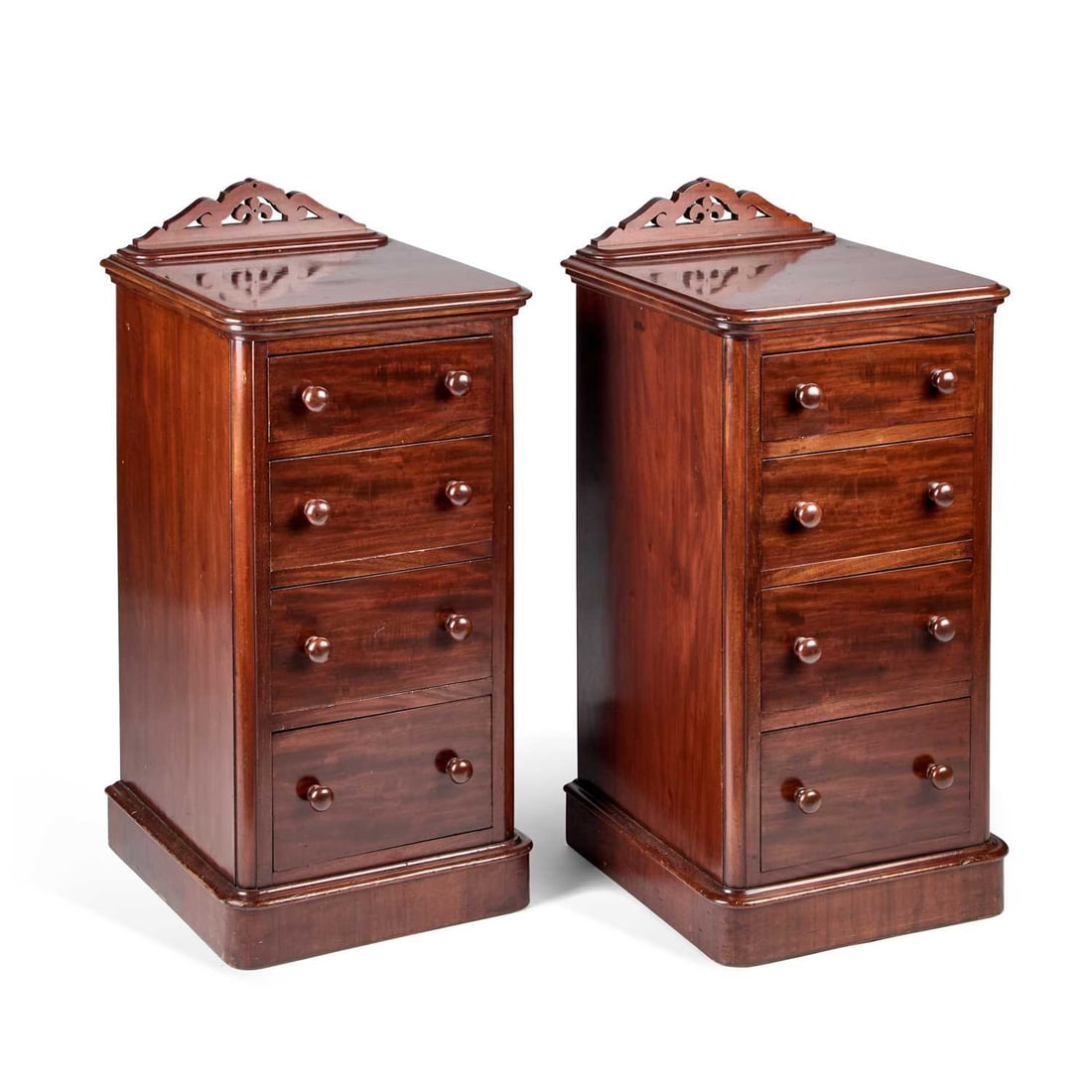 A PAIR OF VICTORIAN MAHOGANY BEDSIDE CHESTS OF DRAWERS (1 of 1)
