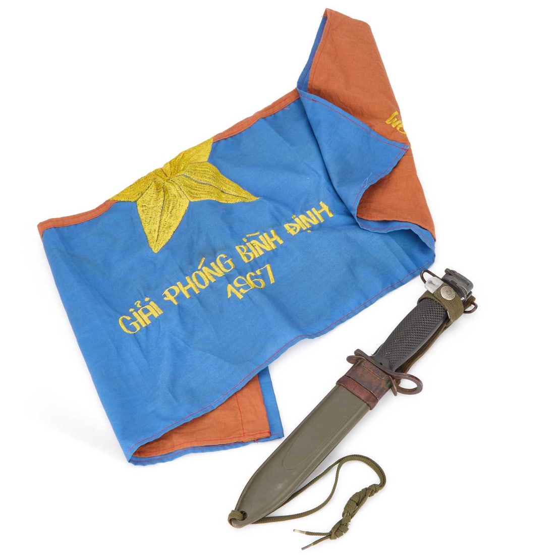 AN AMERICAN U.S. M7 KNIFE BAYONET FOR THE M16 ASSAULT RIFLE: AN AMERICAN U.S. M7 KNIFE BAYONET FOR THE M16 ASSAULT RIFLE with plastic scabbard stamped U.S. M8AI, and canvas frog; together with a Vietnam War Era flag, half red and half blue with a five pointed y