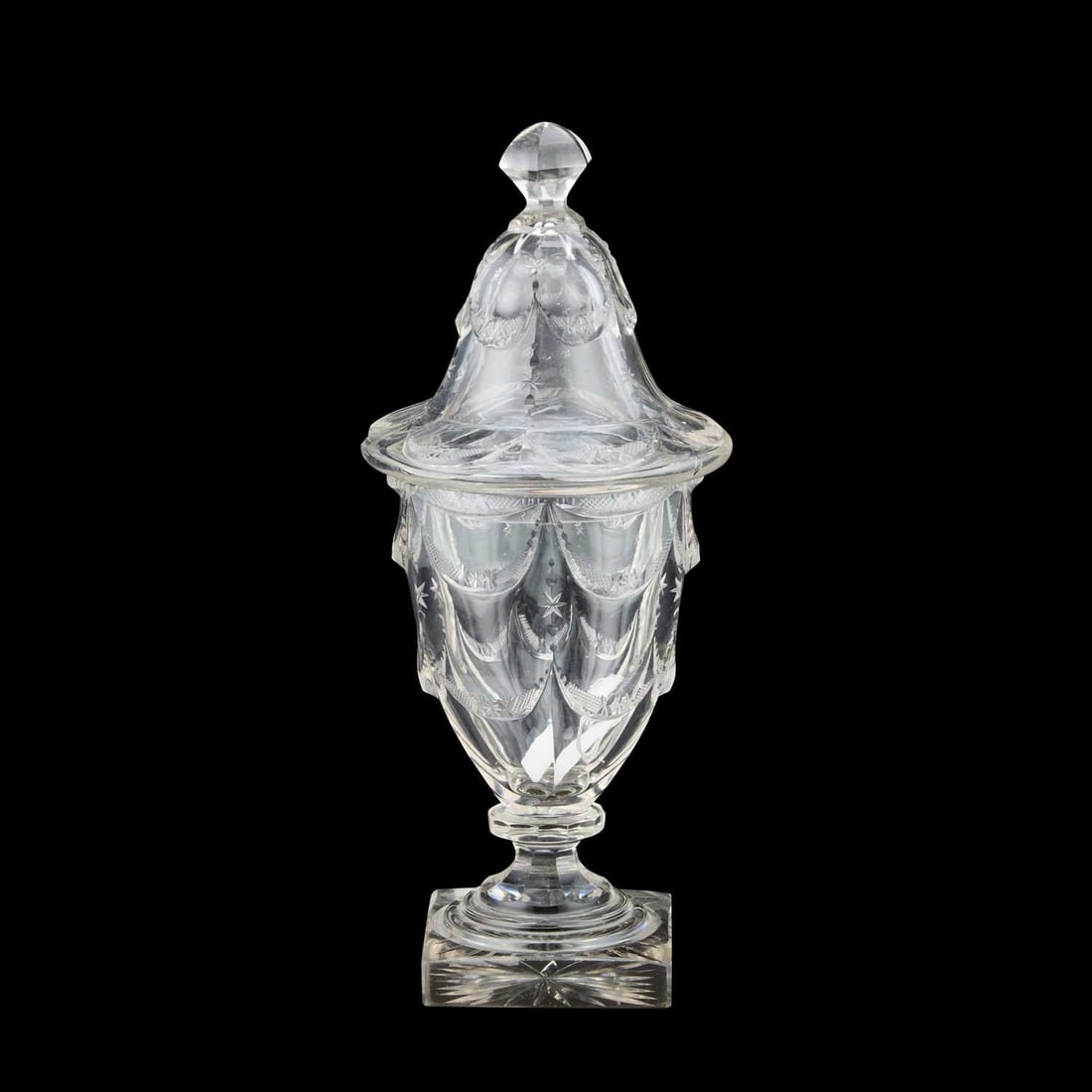 A FRENCH CUT GLASS BONBONIERE AND COVER CIRCA 1920 (1 of 1)