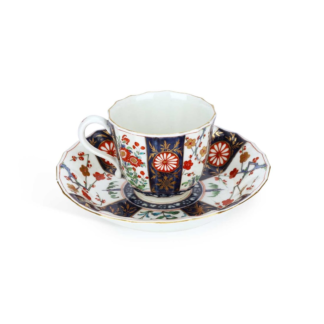 A WORCESTER PORCELAIN TEA BOWL AND SAUCER CIRCA 1770: A WORCESTER PORCELAIN TEA BOWL AND SAUCER CIRCA 1770 fluted, decorated in Japanese style, with the Queen's pattern, fretted square marks. (2) 5.5cm high No visible damage or repair, no chips, hairline