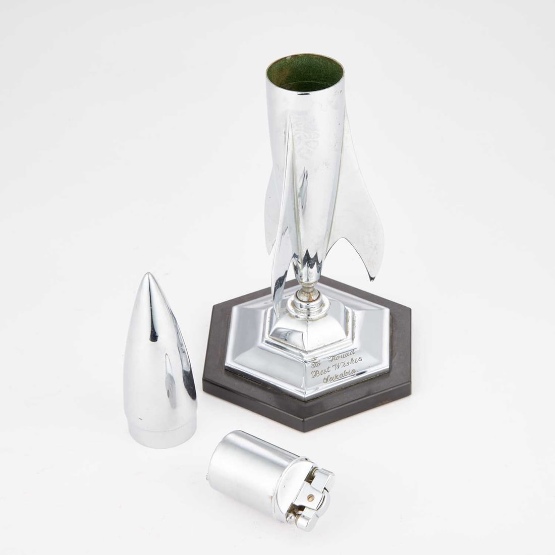 A CHROME ROCKET-SHAPED TABLE LIGHTER - 2