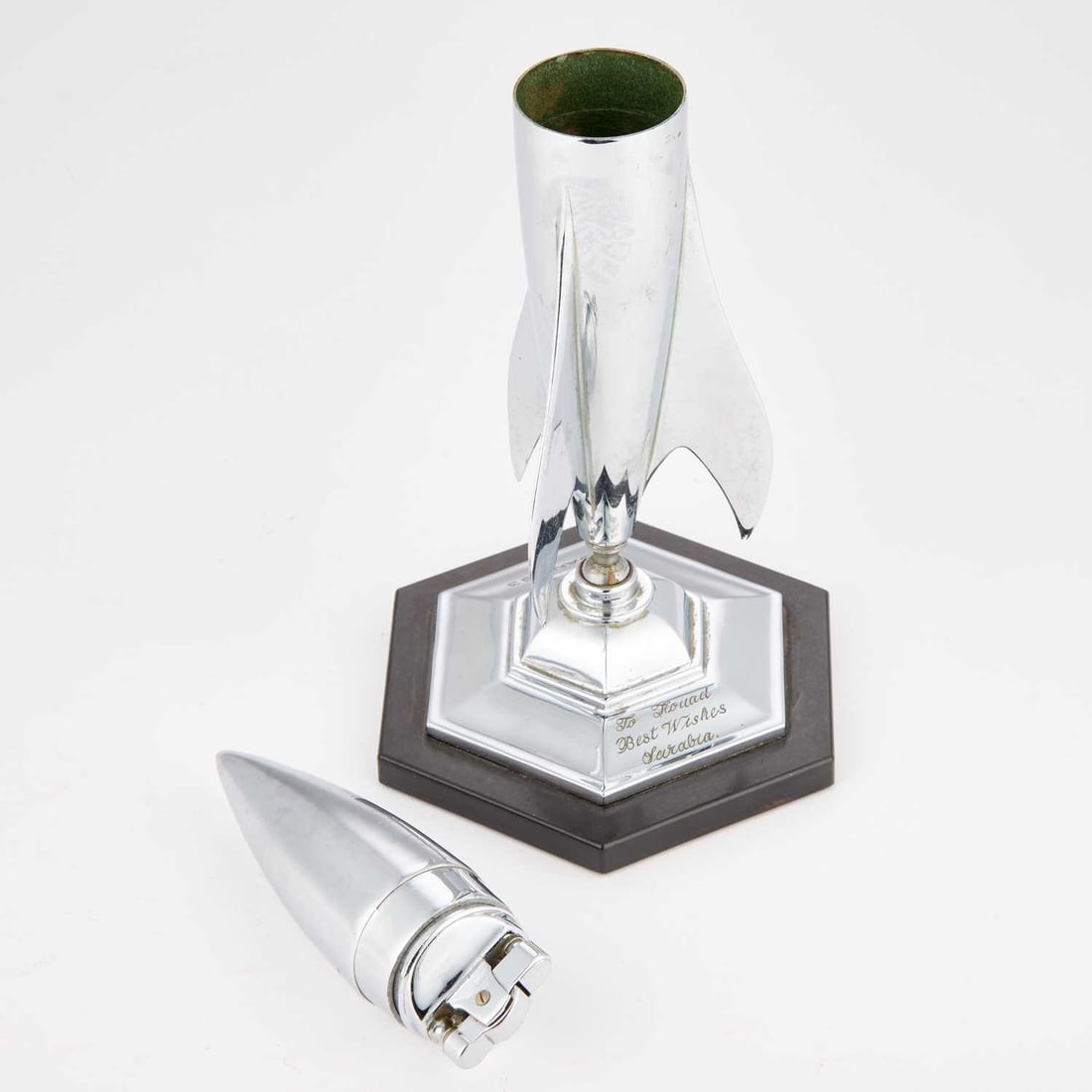 A CHROME ROCKET-SHAPED TABLE LIGHTER - 4