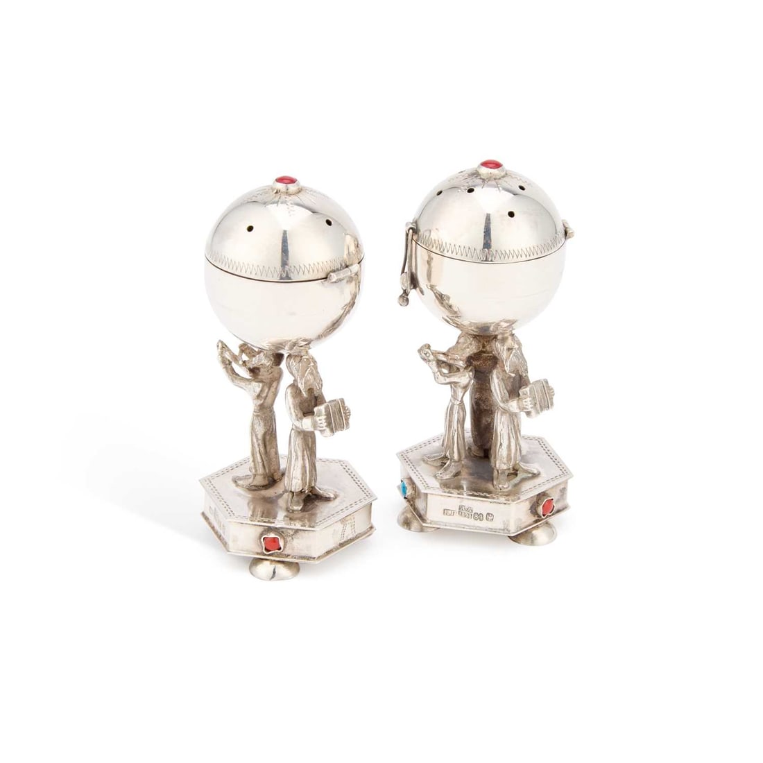 JUDAICA: A PAIR OF LATE 19TH CENTURY RUSSIAN SILVER SPICE BOXES (1 of 4)