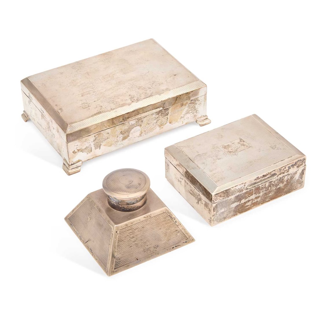 A GEORGE VI SILVER CIGAR BOX: A GEORGE VI SILVER CIGAR BOX by Harman Brothers, Birmingham 1948, of rectangular form with an engine-turned hinged cover, wood lined; together with a silver cigarette box and a silver inkwell, both we