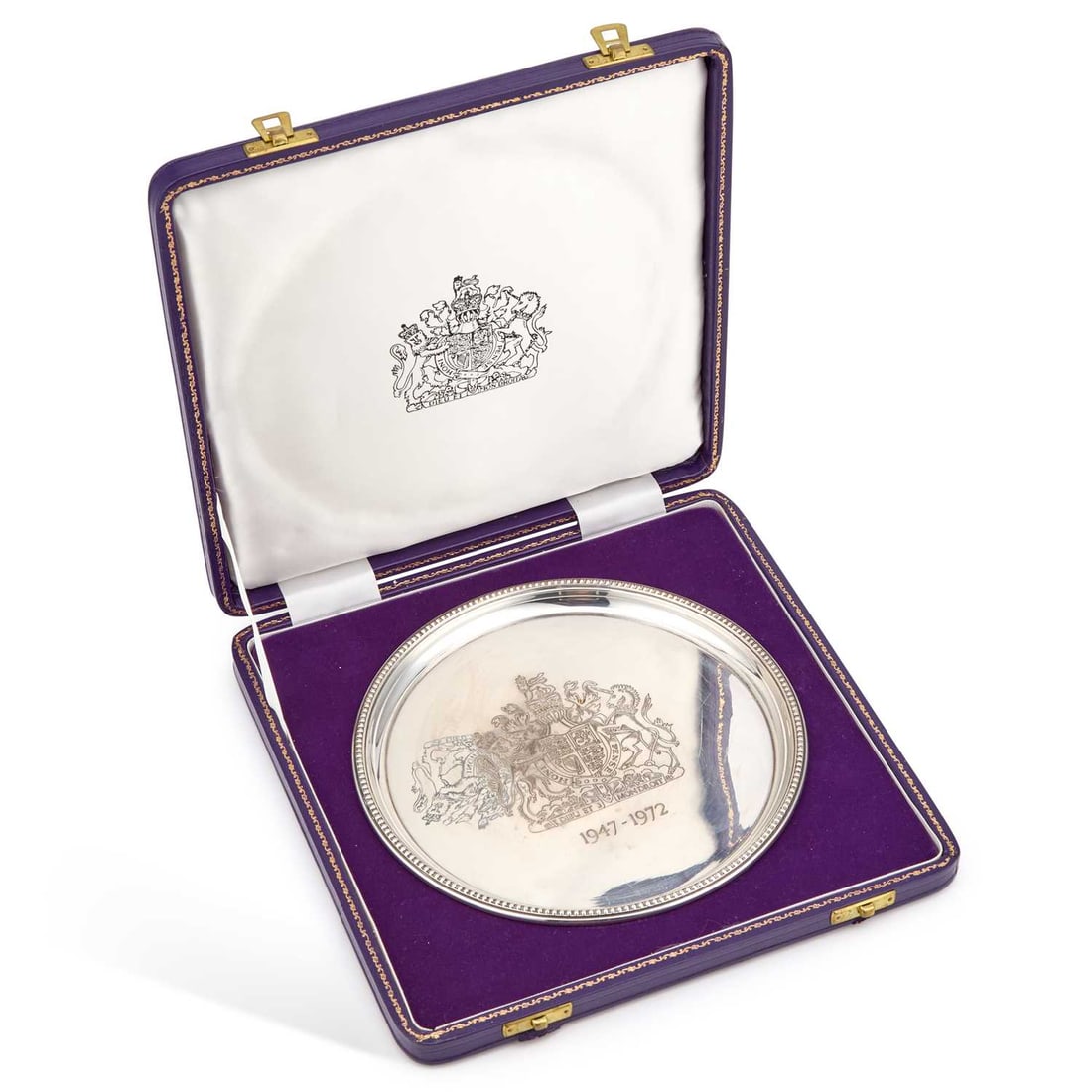 A LIMITED EDITION COMMEMORATIVE SILVER PLATE THE FIRST BRITISH EMPIRE 1607-1776: A LIMITED EDITION COMMEMORATIVE SILVER PLATE THE FIRST BRITISH EMPIRE 1607-1776 by Historical Heirlooms Ltd, Birmingham 1971, no. 128 of 2,000, boxed with certificate. 20.5cm diameter, 9.2 troy ounces