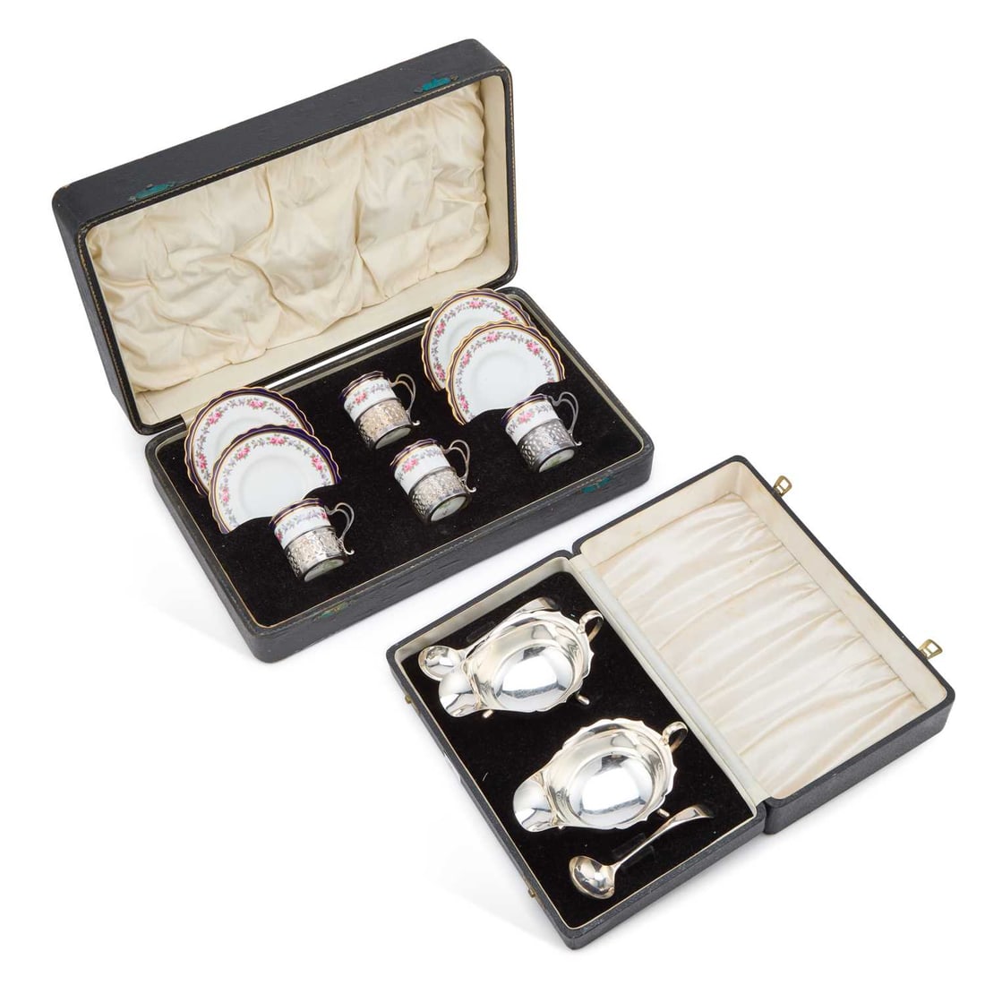A PAIR OF ELIZABETH II SILVER SAUCE BOATS (1 of 1)