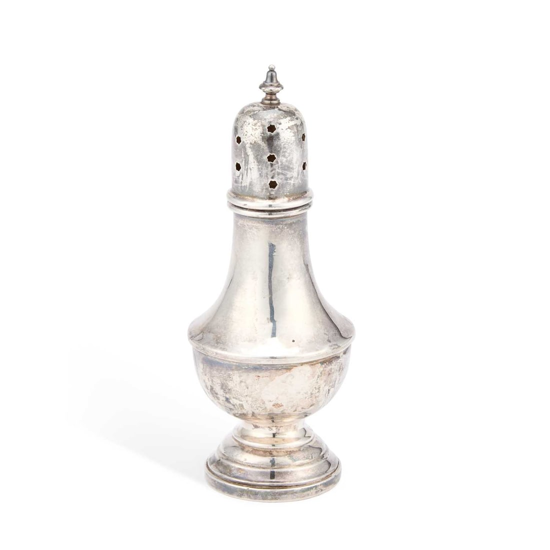 A GEORGE V SILVER SUGAR CASTER (1 of 2)