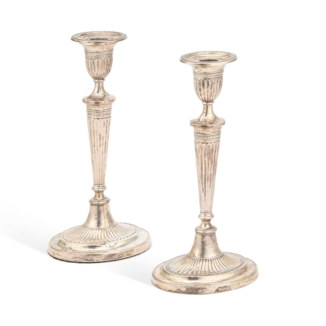 A PAIR OF EDWARDIAN SILVER CANDLESTICKS (1 of 4)