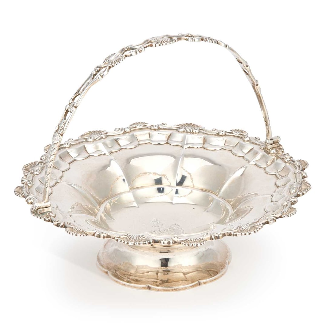 A GEORGE IV SILVER SWING-HANDLE CAKE BASKET (1 of 3)