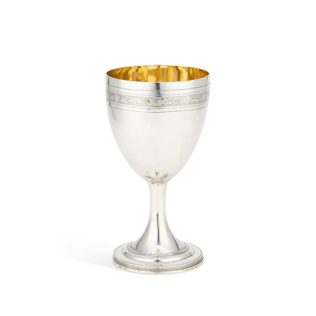 A GEORGE III SILVER GOBLET: A GEORGE III SILVER GOBLET by Robert Hennell I, London 1792, the ovoid bowl with a bright-cut engraved band, raised on a circular pedestal foot with a reeded edge and further bright-cut engraving. 17c