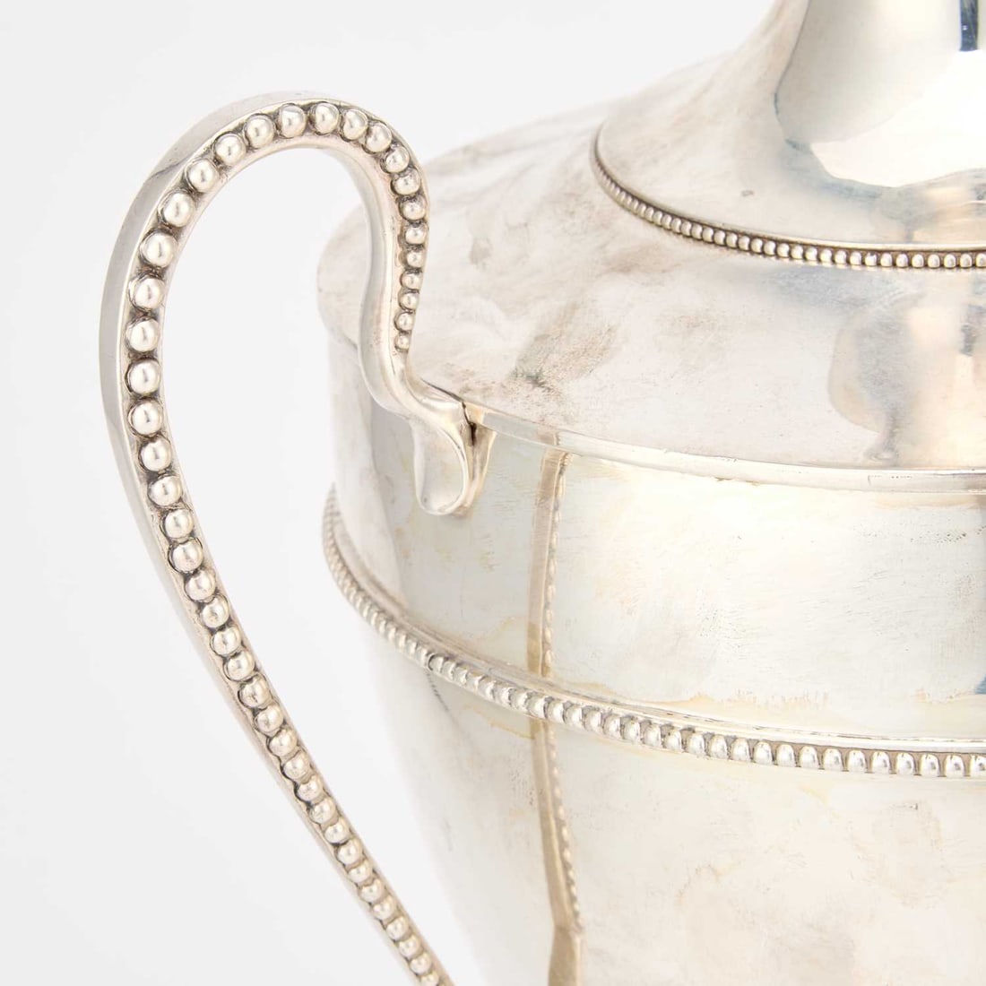 A GEORGE III SILVER TEA URN (1 of 5)