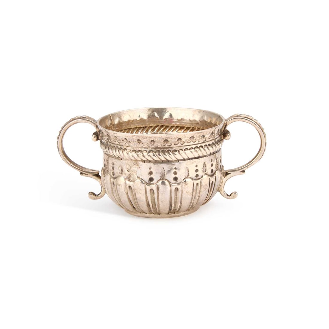 A GEORGE III SILVER 'TOY' MINIATURE PORRINGER (1 of 2)