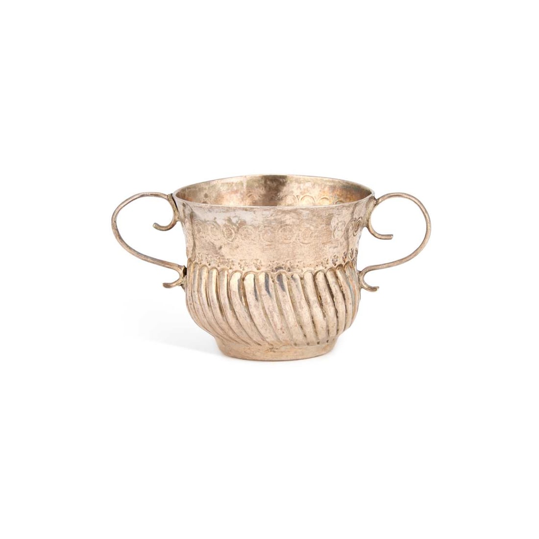 A QUEEN ANNE SILVER 'TOY' MINIATURE PORRINGER (1 of 2)