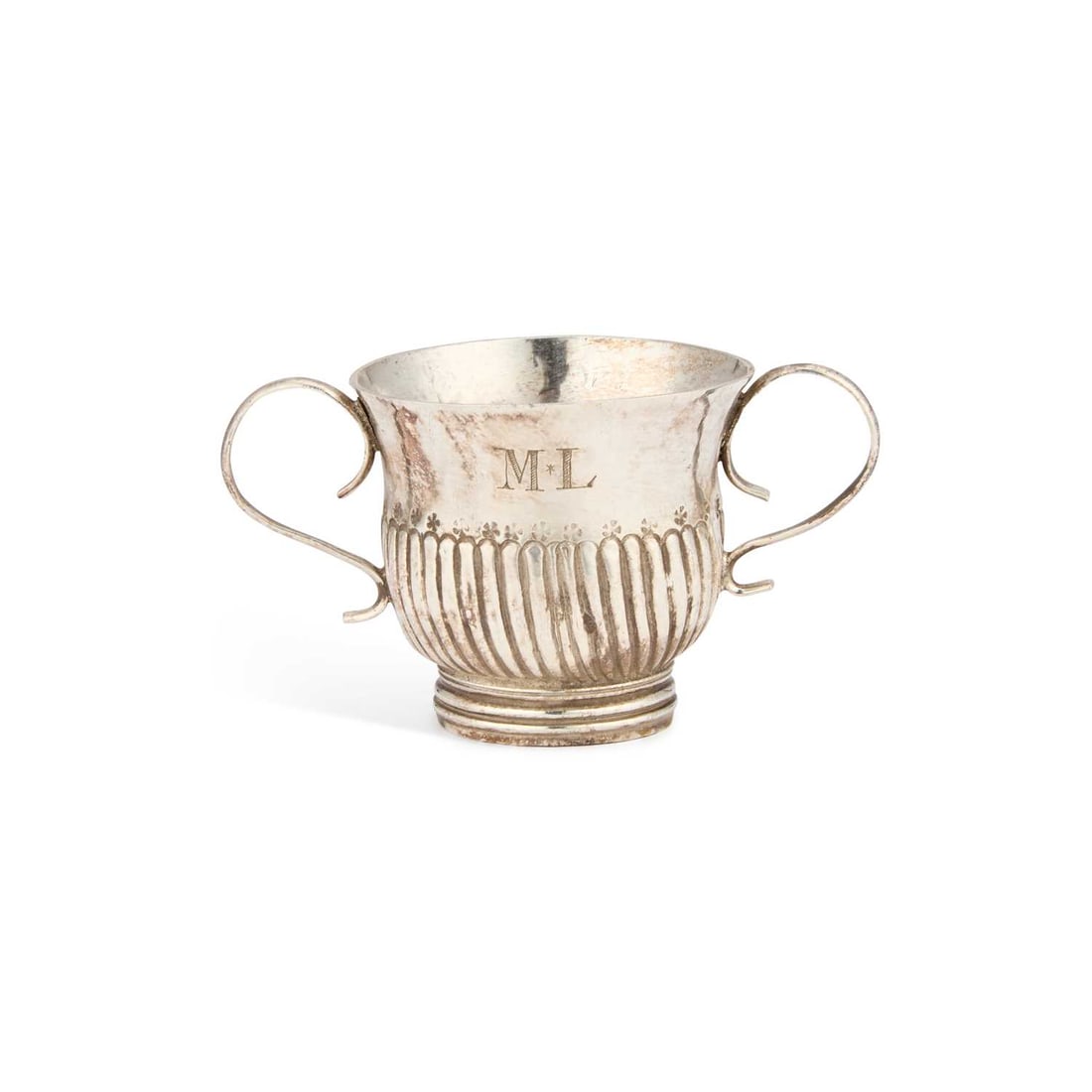 A WILLIAM III SILVER 'TOY' MINIATURE PORRINGER (1 of 2)