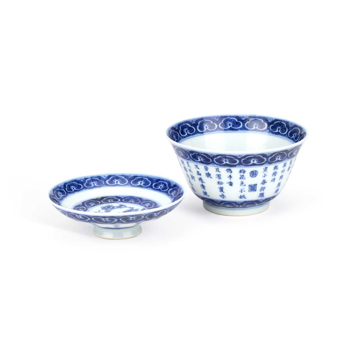 A CHINESE BLUE AND WHITE LIDDED BOWL: A CHINESE BLUE AND WHITE LIDDED BOWL decorated with calligraphy and prunus boughs, bearing underglaze blue marks. 8cm high good condition, additional photographs