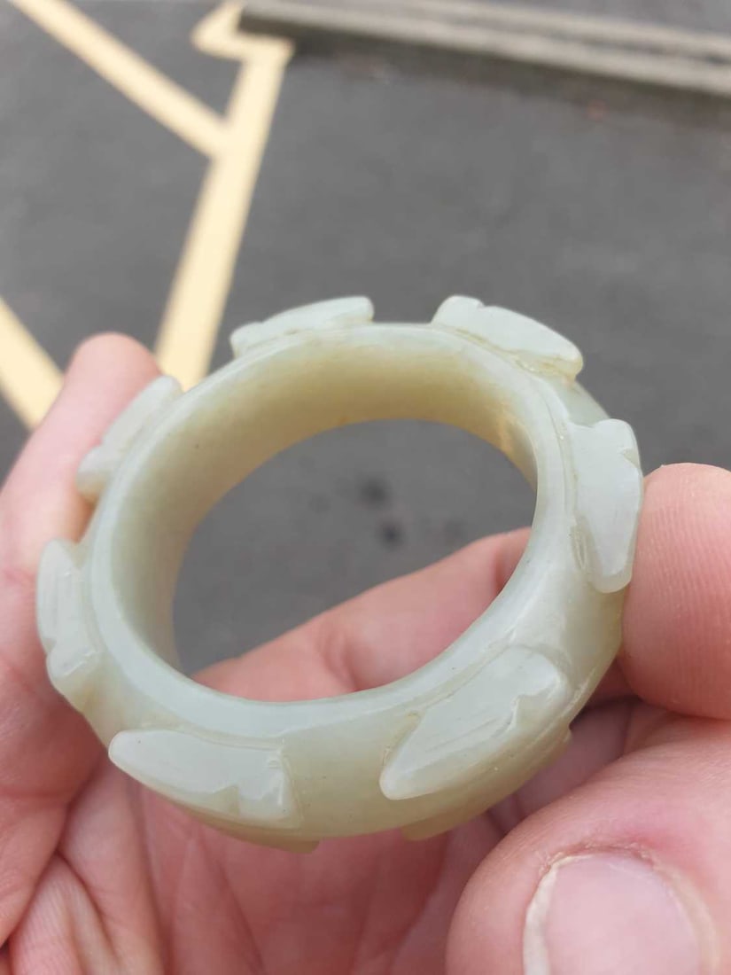 A CHINESE JADE RING - 4