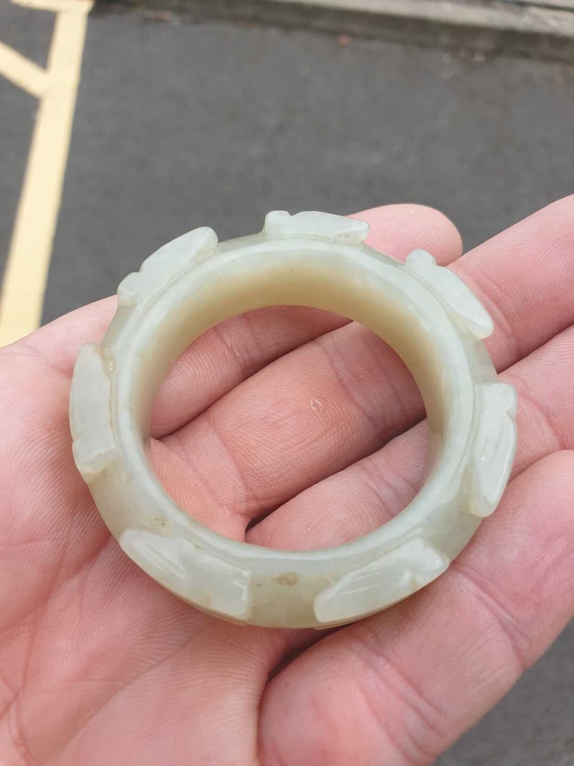 A CHINESE JADE RING - 6