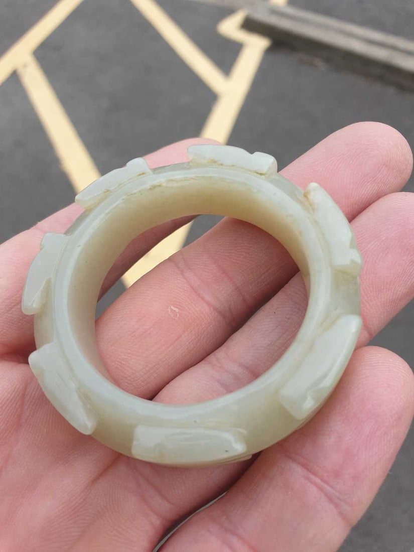 A CHINESE JADE RING - 7