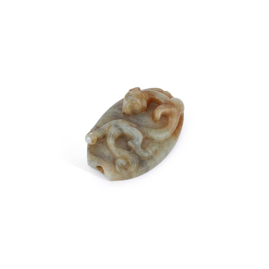 A CHINESE GREY JADE ‘CHILONG’ PENDANT: A CHINESE GREY JADE ‘CHILONG’ PENDANT carved in relief with a recumbent chilong dragon upon a shaped plaque, the reverse with incised linear decoration, the stone of mottled grey and russet tone. 