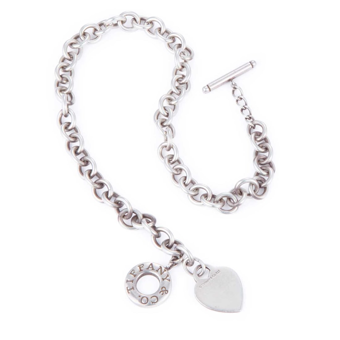 A TIFFANY & CO HEART TAG CURB LINK CHAIN NECKLACE: A TIFFANY & CO HEART TAG CURB LINK CHAIN NECKLACE with a Tiffany & Co toggle clasp and a plain unengraved heart tag, stamped '925'. 41.5cm long, 73.4 grams