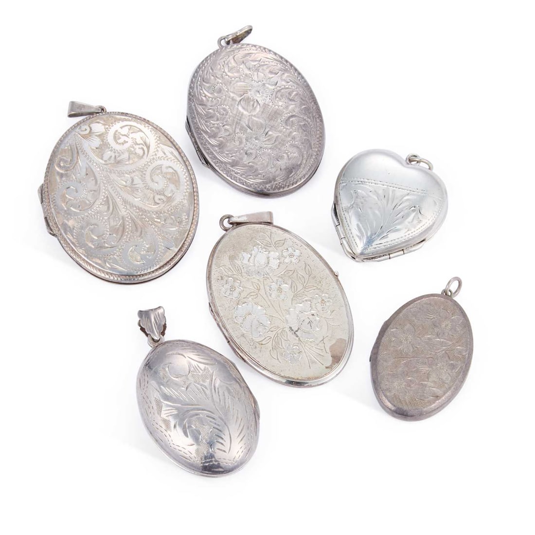 A GROUP OF SILVER LOCKET PENDANTS: A GROUP OF SILVER LOCKET PENDANTS including a heart-shaped example that opens up into a four leaf clover, hallmarked; etc. (6) First 2.6cm high, 84.2 grams gross