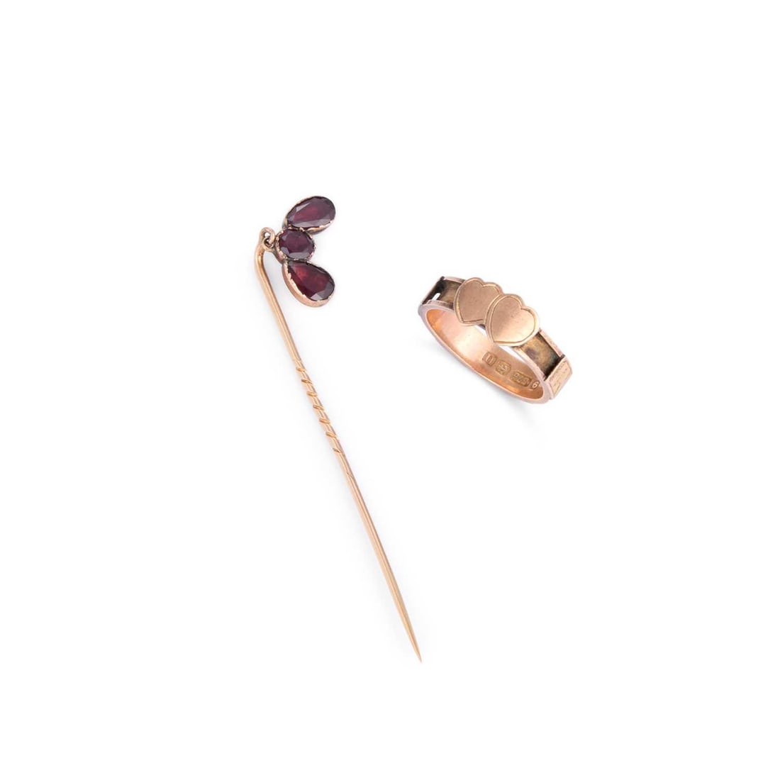 A GARNET STICK PIN AND A 9 CARAT GOLD MEMORIAL RING: A GARNET STICK PIN AND A 9 CARAT GOLD MEMORIAL RING comprising the stick pin set with pear-cut and round-cut foil backed garnets suspended from a pin, unmarked; the ring with two interlocking hearts t