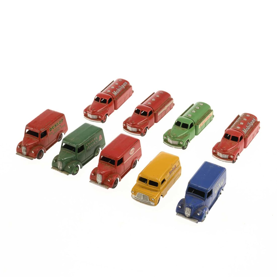 A GROUP OF DINKY DIECAST MODELS (1 of 1)
