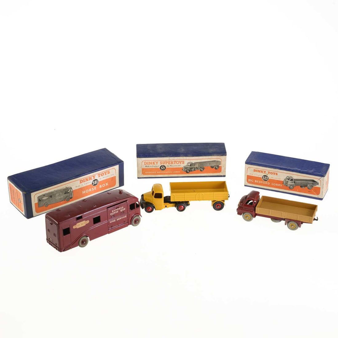 THREE DINKY DIECAST MODELS: THREE DINKY DIECAST MODELS comprising a Horse Box with British Railways livery, no. 581, boxed; a Big Bedford Lorry, no. 522, boxed; and a Dinky Supertoys yellow Bedford Articulated Lorry, no. 521, bo