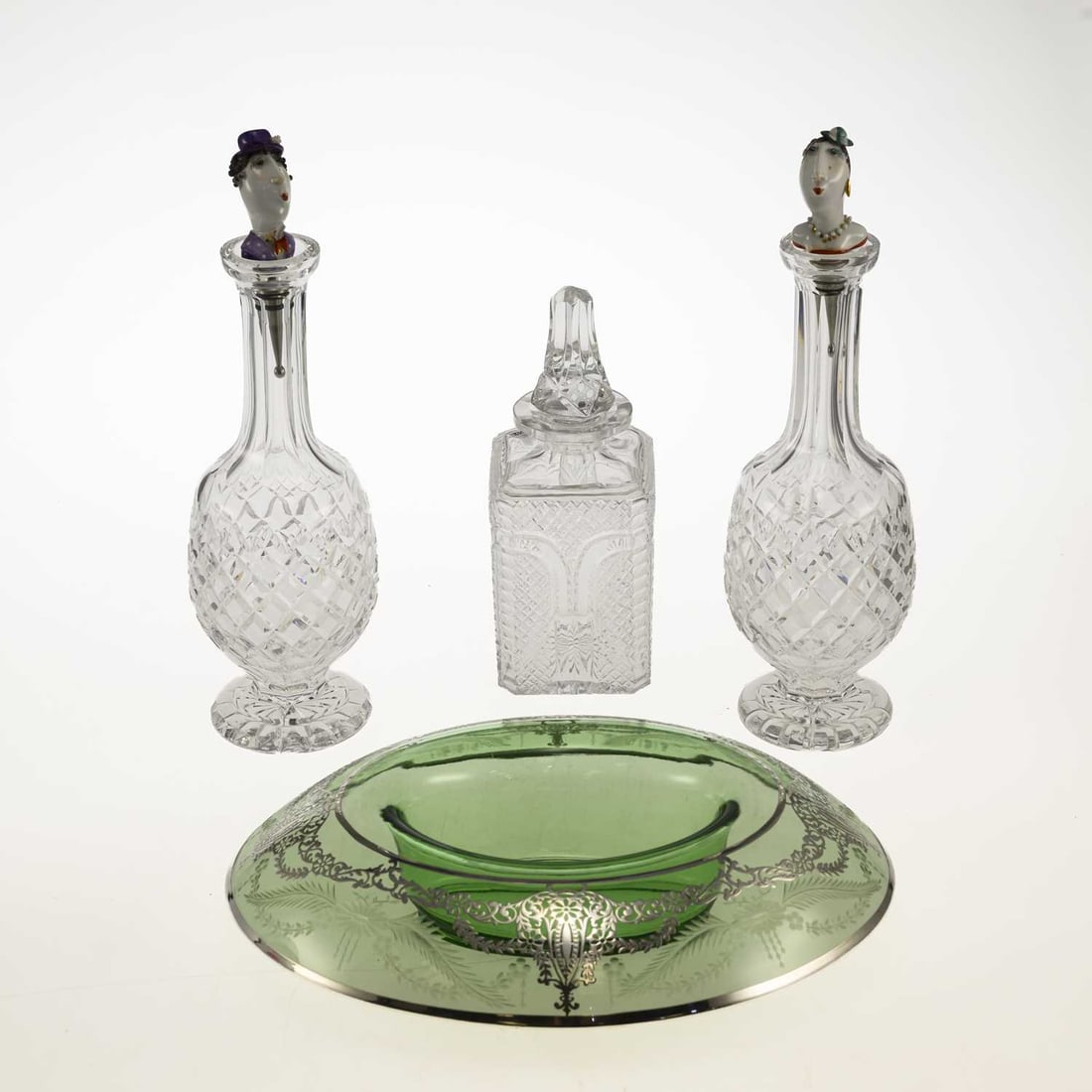 A GROUP OF CUT AND DECORATIVE GLASSWARE (1 of 5)