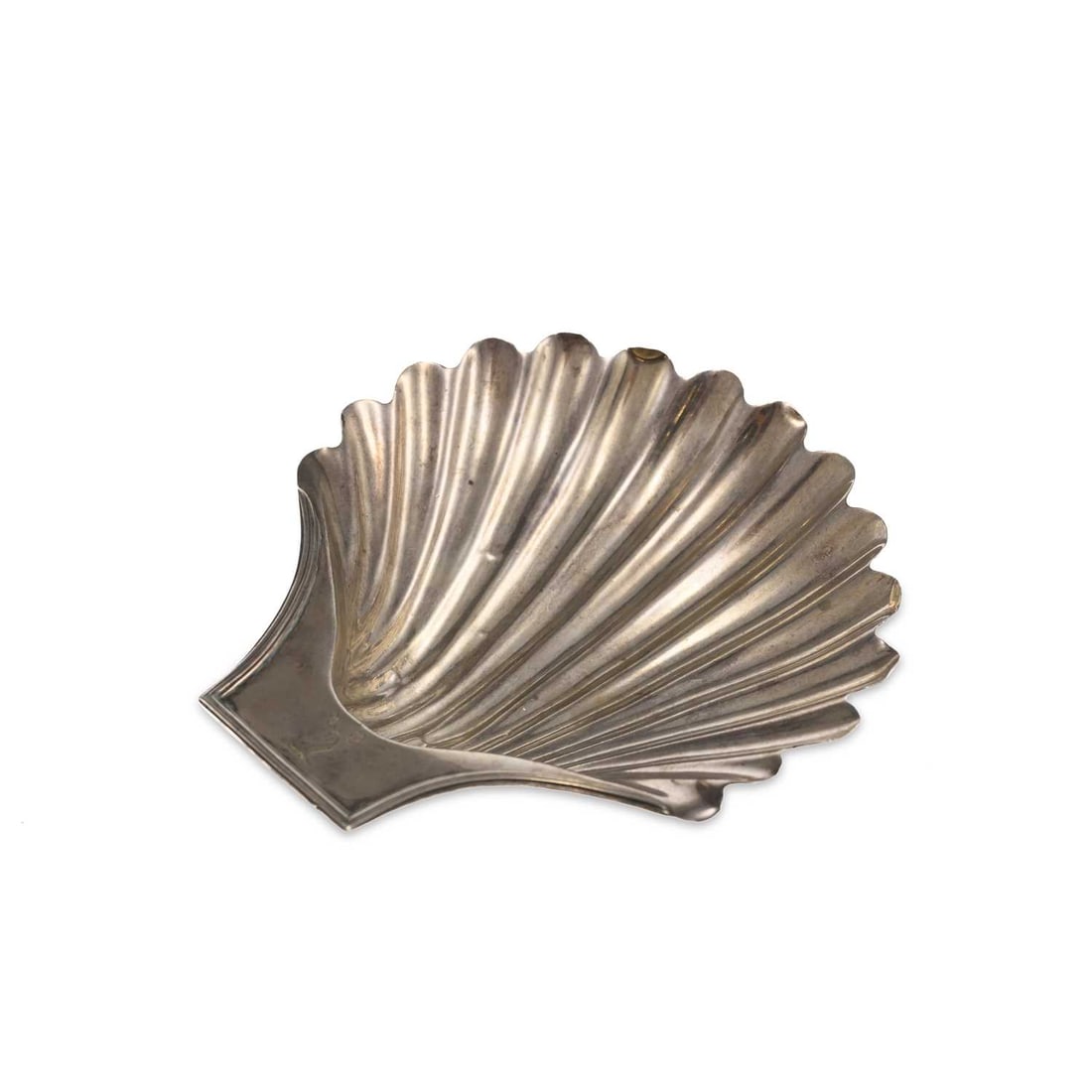 A GEORGE III SILVER BUTTER SHELL (1 of 3)